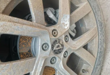 車輪轂里面圓盤生銹怎么辦？